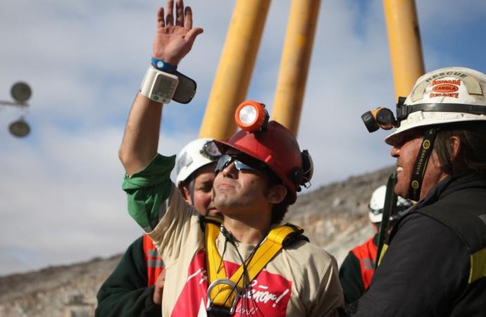 ЦИРК В ПУСТЫНЕ, или Послесловие к чилийскому чуду (история о том, как шахтеры спасали шахтеров)