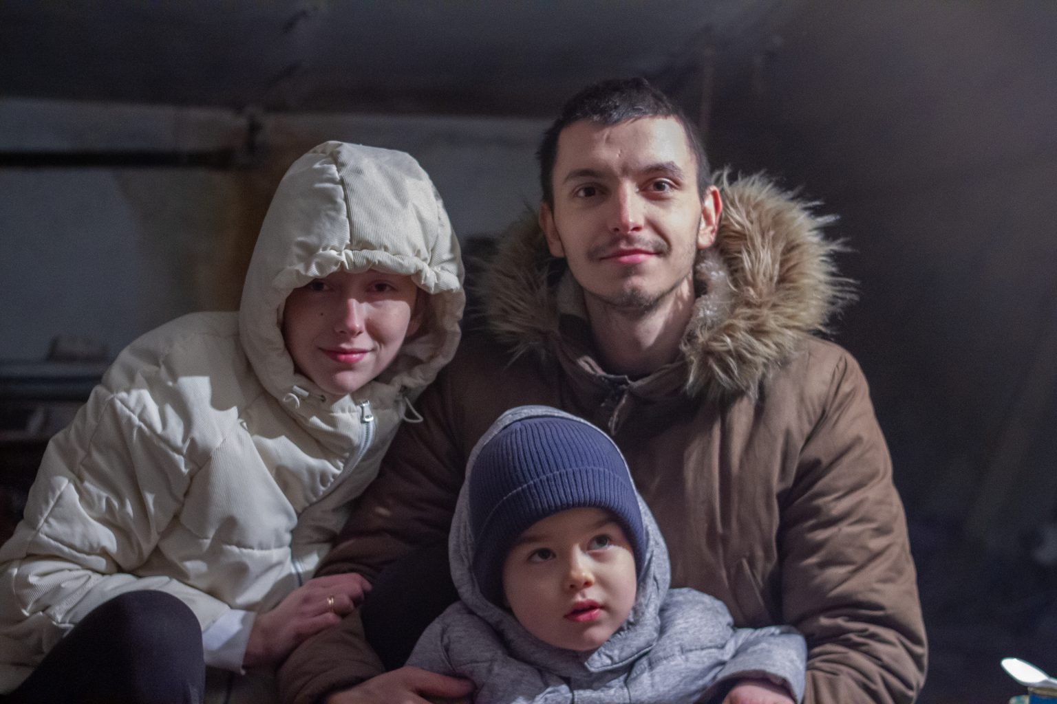 Дарʼя Шичева з сином та чоловіком