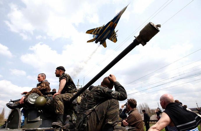 «Жахіття для людства, але щастя для тарганів»: імперіалістичні суперечності, глобальна войовничість та війна на Донбасі