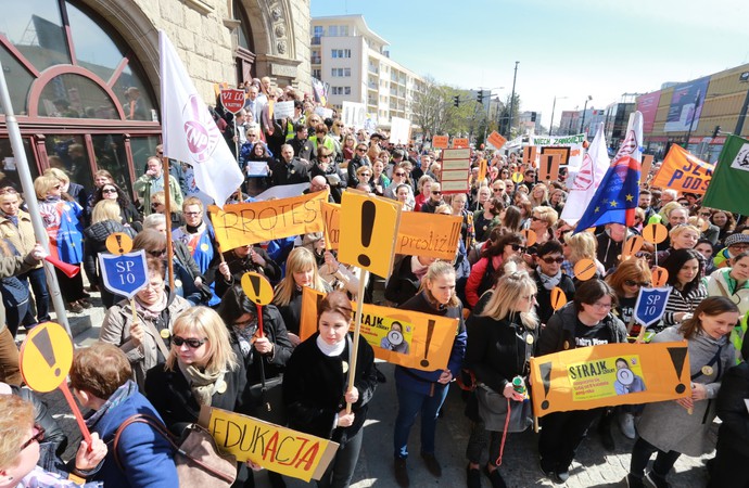 Страйк вчителів у Польщі: робітнича солідарність і підйом соціальних рухів