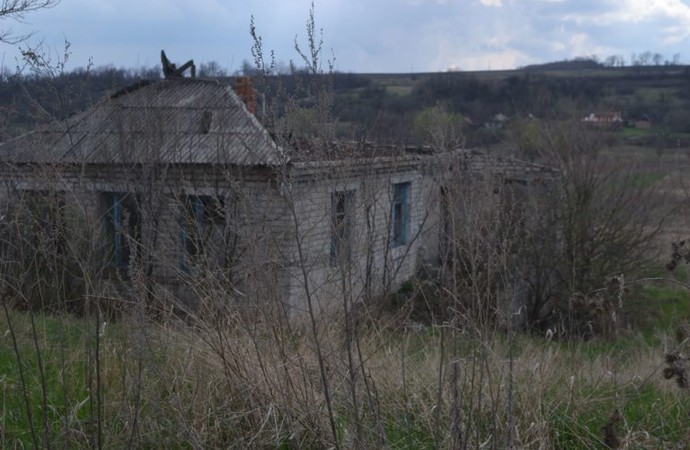 Зруйнований будинок на Донбасі