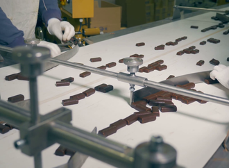 Як працюють на найпотужнішій в Україні шоколадній фабриці