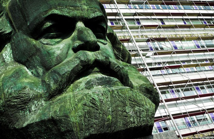 Між полюсами політики та теорії: розвиток академічного марксизму з 1960-х років до сьогодення