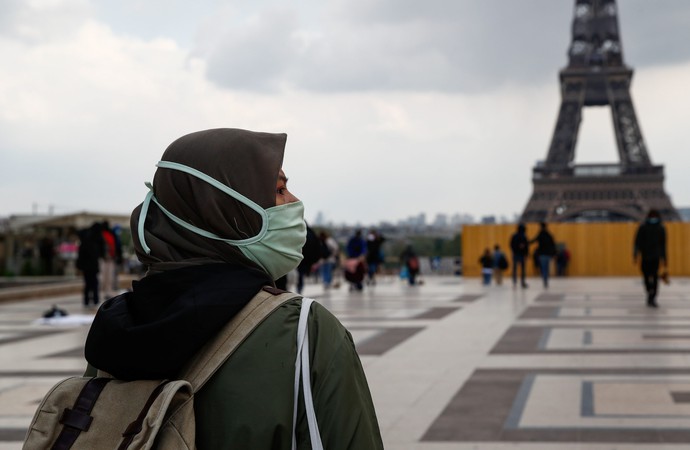Мусульманська жінка в Парижі