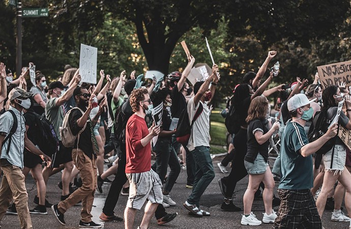 «Вони просто не хочуть працювати!»: расові стереотипи та протести в США