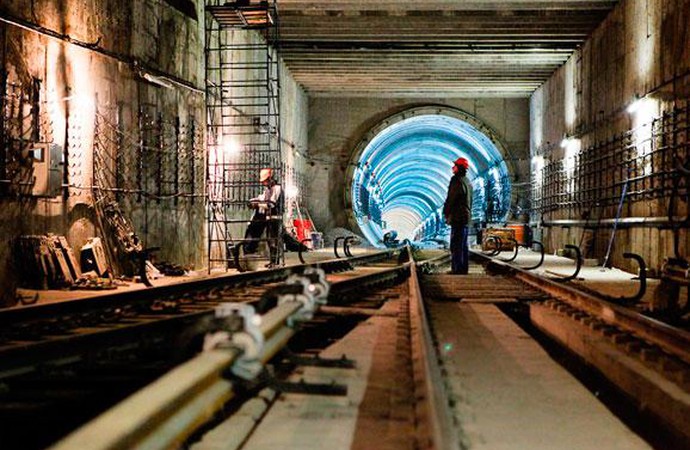 Ватерлінії в тунелях: що стоїть за пасивністю українських профспілок?