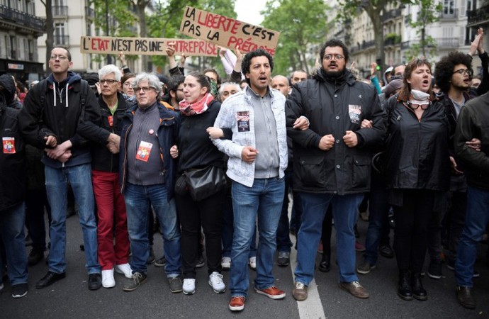 Марш несогласной Франции: почему французы протестуют против Макрона?