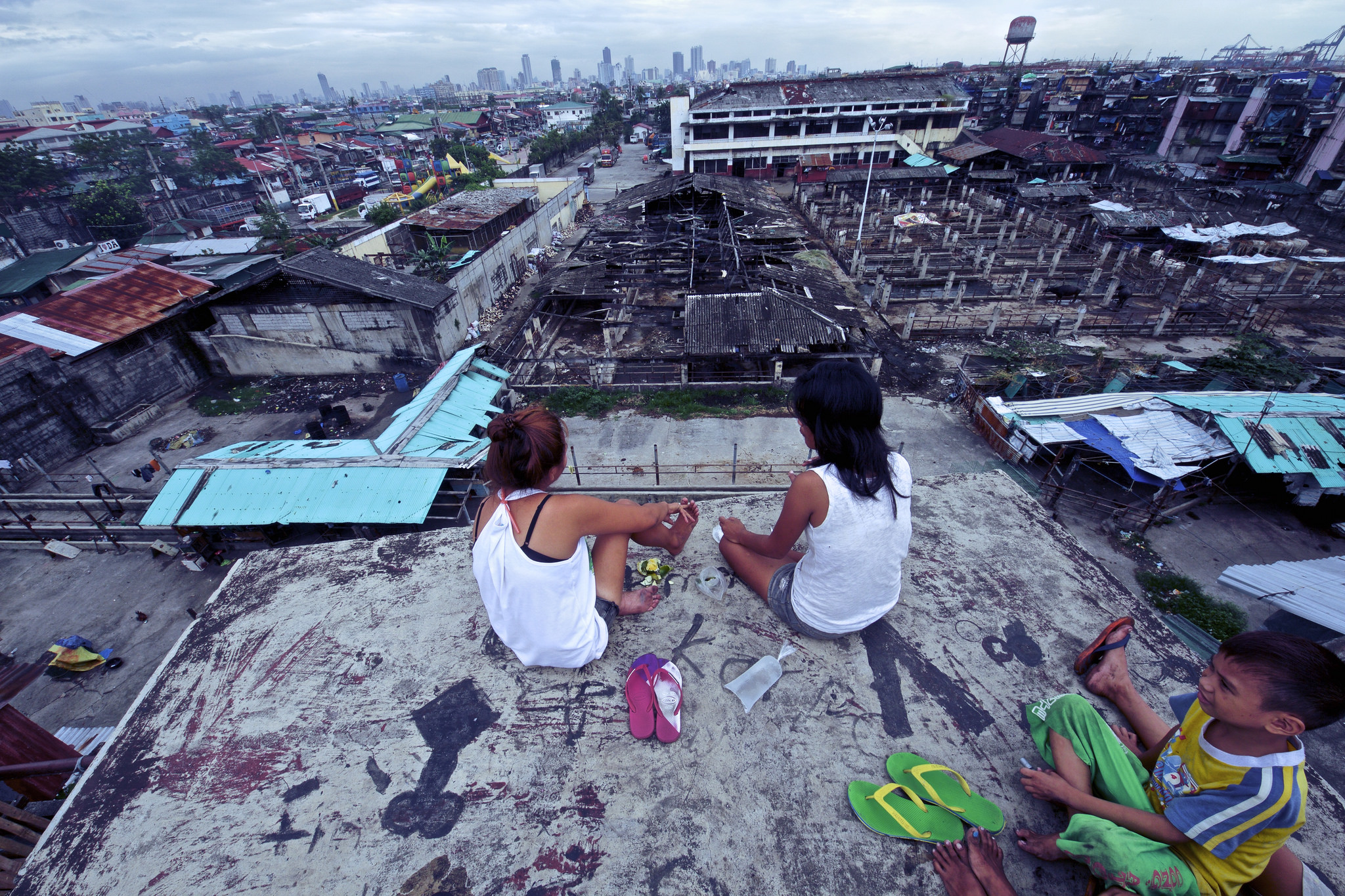 Я жил в трущобах слушать. Филиппины трущобы. Трущобы Манилы. Урбанистический ад. Дети трущоб Манилы.