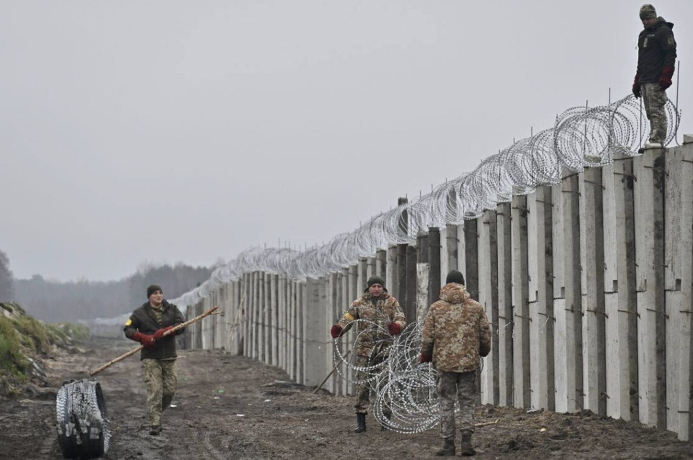 стіна на кордоні з Білоруссю
