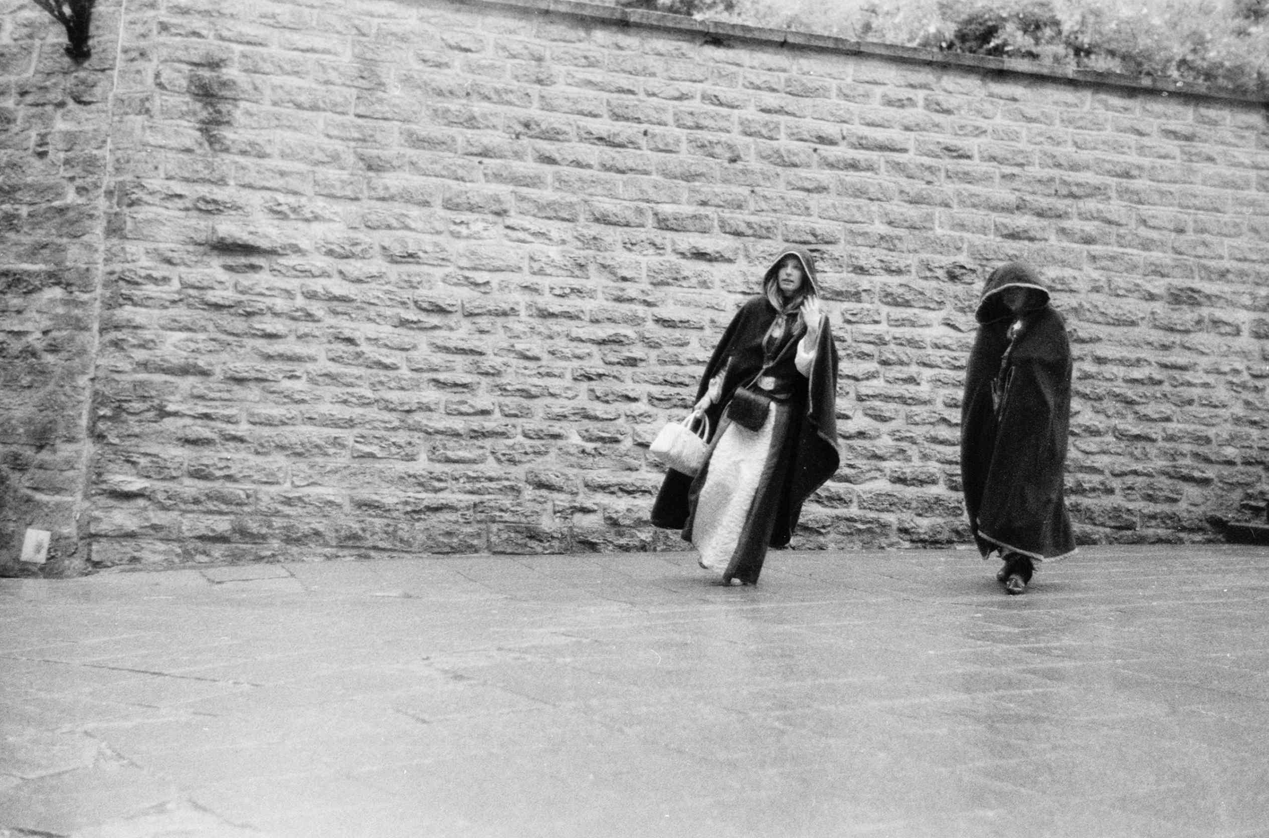 жінки на вулиці, Естонія