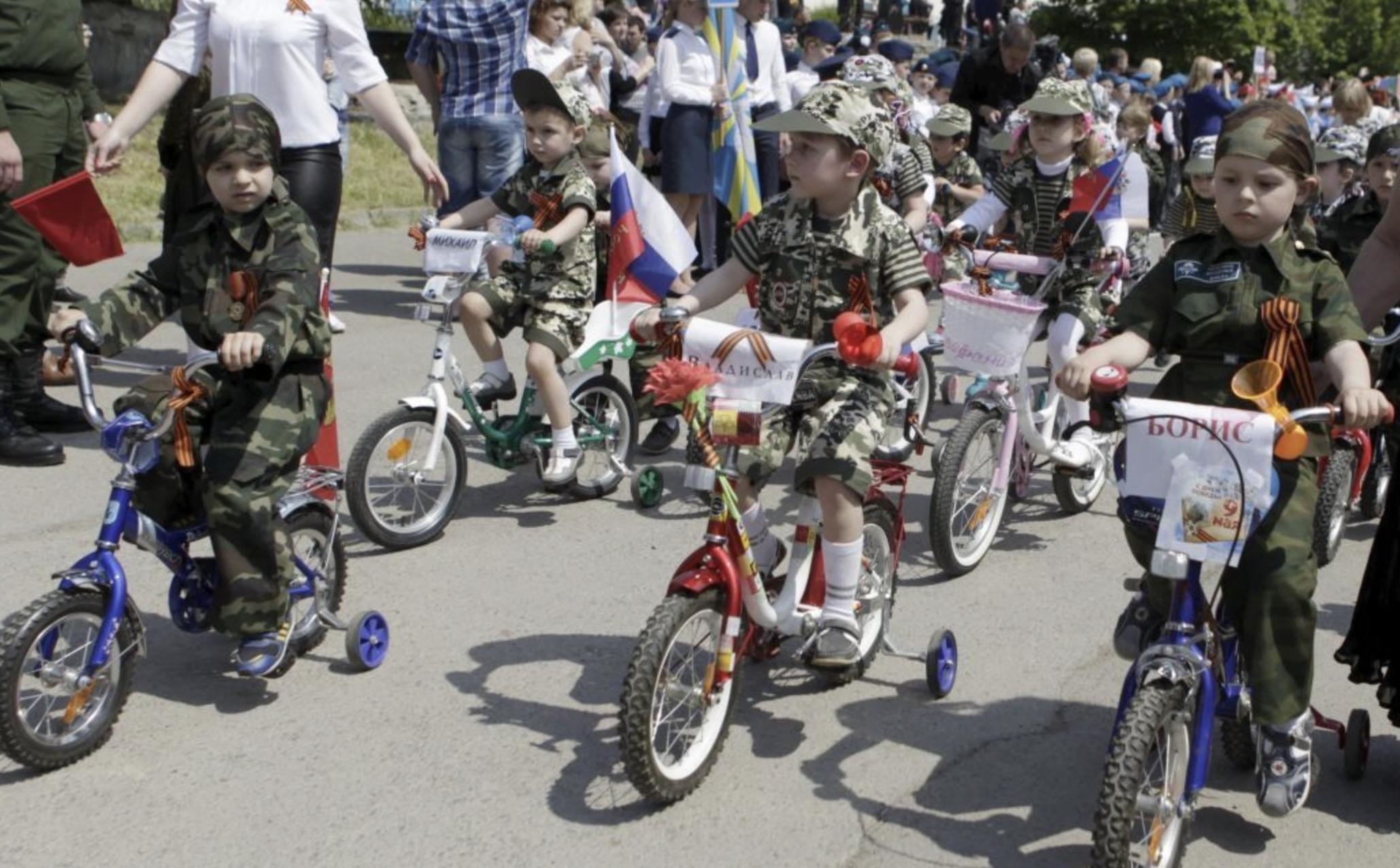парад дитячих військ