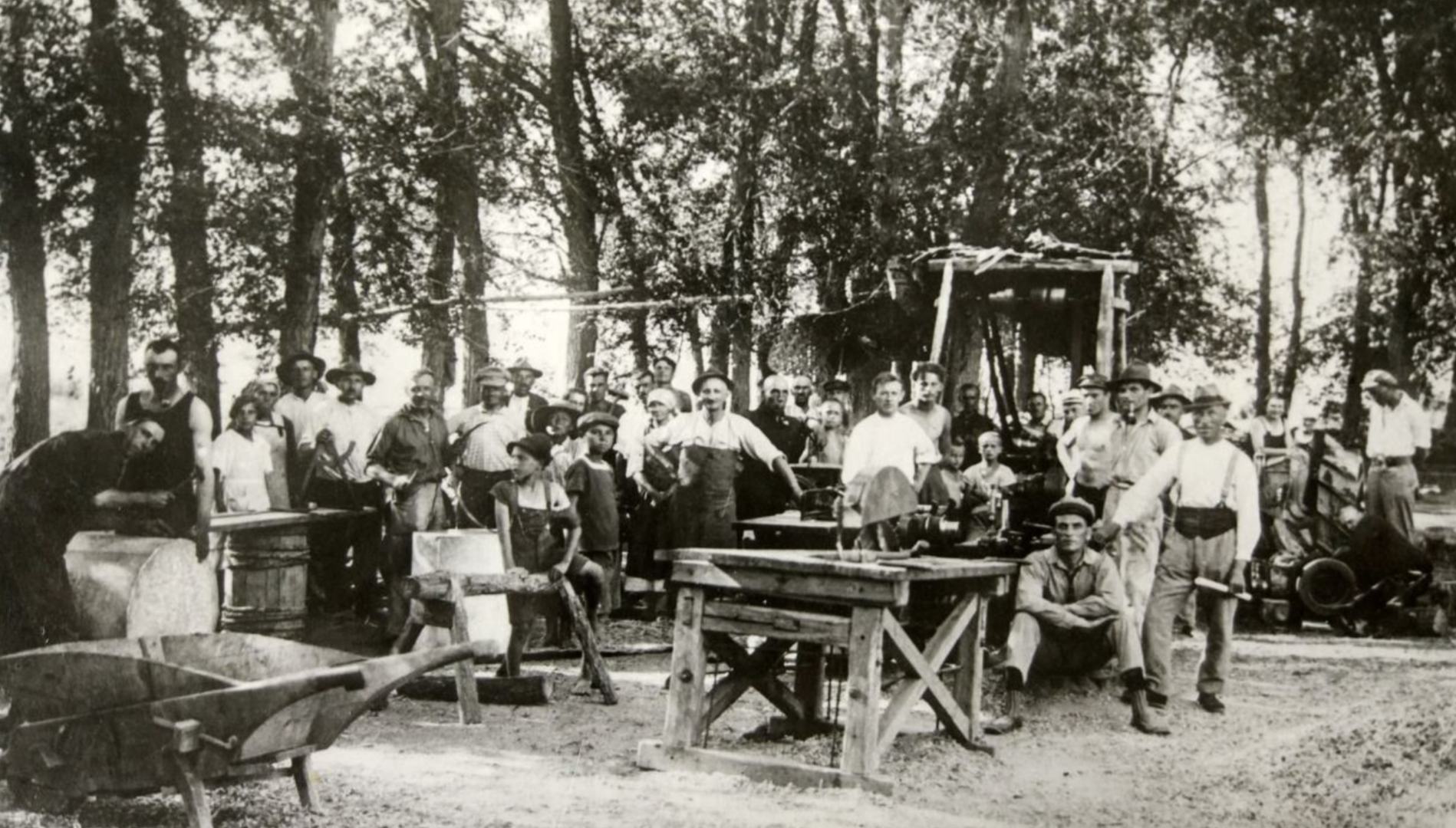 теслі, слюсарі та шевці працюють в Пішкеку у травні 1925 року