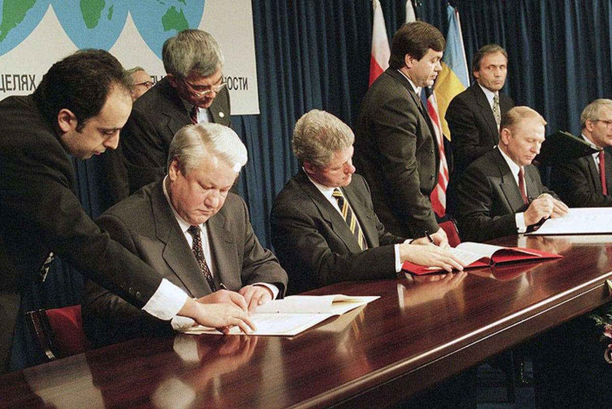 Boris Yeltsin, Bill Clinton and Leonid Kuchma