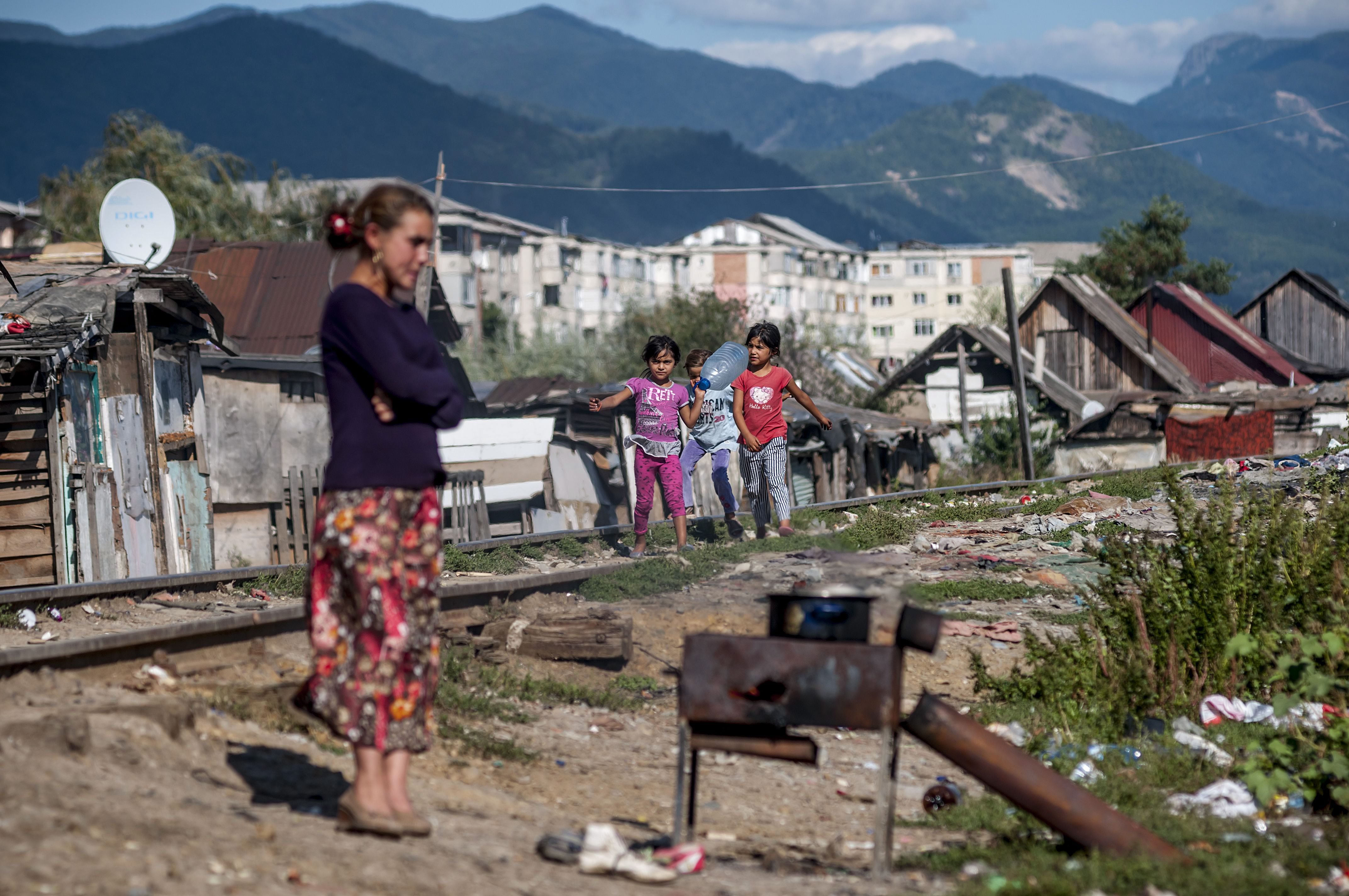 Уровень жизни и бедность. Цыганская деревня в Румынии. Румынская нищета. Румыния бедность.