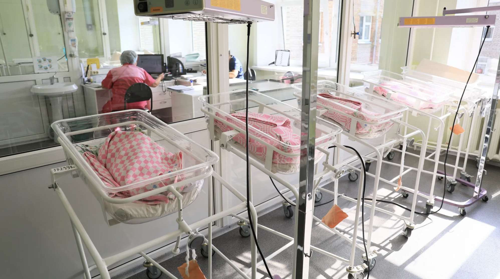 Новонароджені в пологовому 